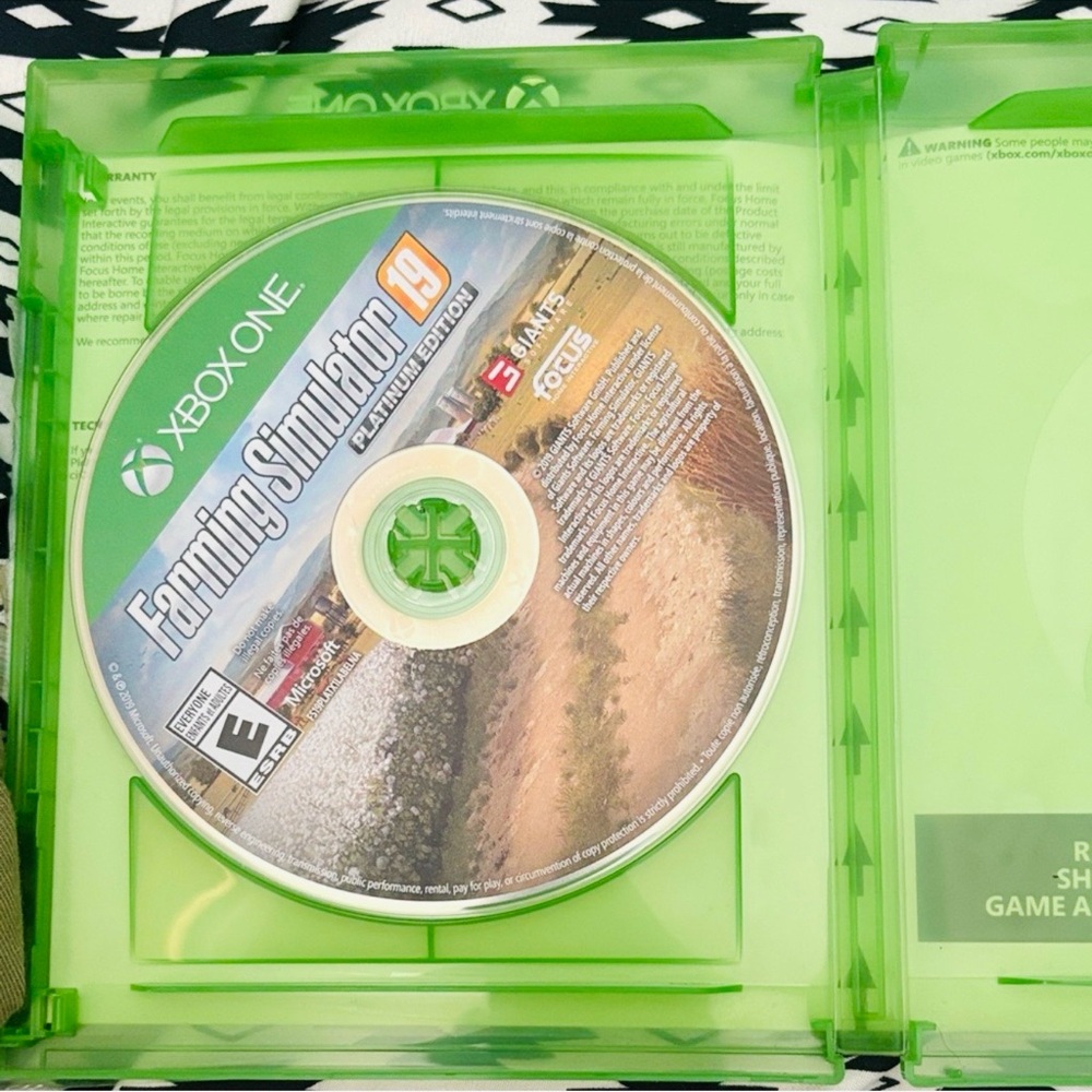 Farming Simulator 19 Platinum Edition Xbox One Complete In Case - Picture 2 of 3